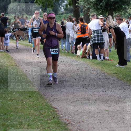 31.08.2025 - Elbe Triathlon Hamburg Luisa Fischer http://msf.ph/oto/8671418 31.08.2025 11:56:40 Laufen 10, 1448, 1442, 1435 meine-sportfotos.de
