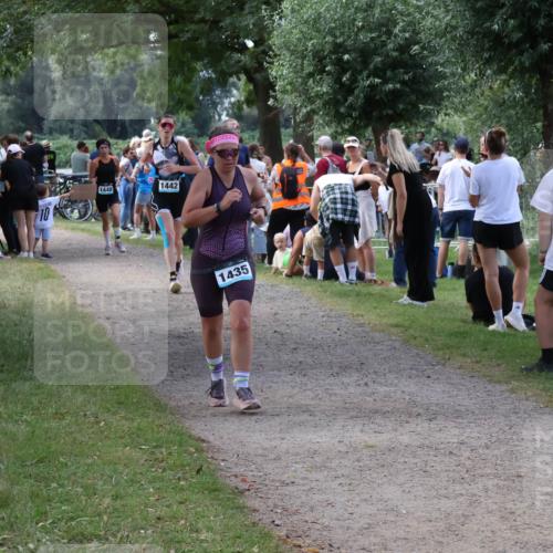 31.08.2025 - Elbe Triathlon Hamburg Luisa Fischer http://msf.ph/oto/8671426 31.08.2025 11:56:41 Laufen 10, 1448, 1442, 1435 meine-sportfotos.de