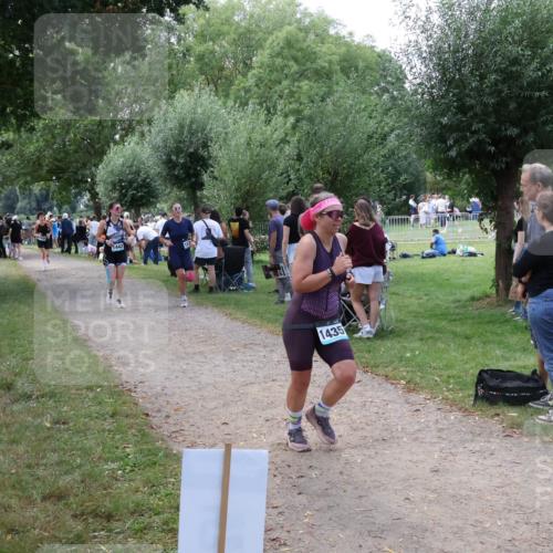 31.08.2025 - Elbe Triathlon Hamburg Luisa Fischer http://msf.ph/oto/8671452 31.08.2025 11:56:44 Laufen 1442, 137, 1435 meine-sportfotos.de