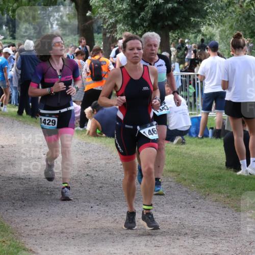 31.08.2025 - Elbe Triathlon Hamburg Luisa Fischer http://msf.ph/oto/8671481 31.08.2025 11:56:55 Laufen 1429, 4001, 146, 343 meine-sportfotos.de