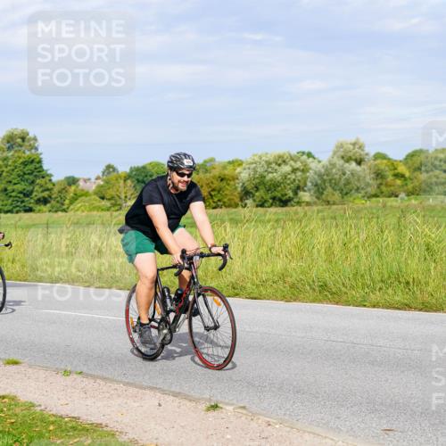 31.08.2025 - Elbe Triathlon Hamburg Michael Burmester http://msf.ph/oto/8671485 31.08.2025 10:03:05 Radfahren 495, 515, 588, 618, 696, 777, 828, 834, 850 meine-sportfotos.de
