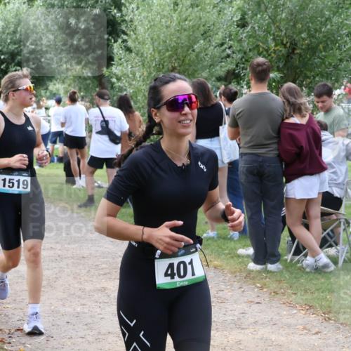 31.08.2025 - Elbe Triathlon Hamburg Luisa Fischer http://msf.ph/oto/8671498 31.08.2025 11:57:21 Laufen 1519, 3, 4, 401 meine-sportfotos.de