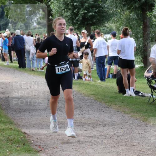 31.08.2025 - Elbe Triathlon Hamburg Luisa Fischer http://msf.ph/oto/8671510 31.08.2025 11:57:28 Laufen 1534, 1980 meine-sportfotos.de