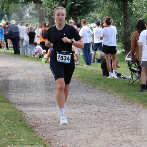 31.08.2025 - Elbe Triathlon Hamburg Luisa Fischer http://msf.ph/oto/8671513 31.08.2025 11:57:28 Laufen 1534, 19 meine-sportfotos.de