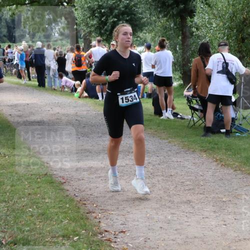 31.08.2025 - Elbe Triathlon Hamburg Luisa Fischer http://msf.ph/oto/8671515 31.08.2025 11:57:29 Laufen 1534 meine-sportfotos.de