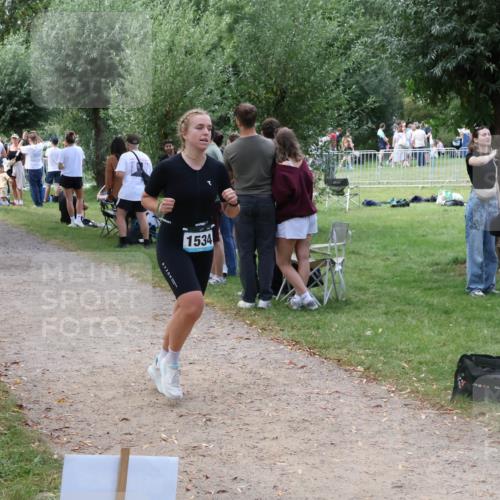 31.08.2025 - Elbe Triathlon Hamburg Luisa Fischer http://msf.ph/oto/8671523 31.08.2025 11:57:30 Laufen 1534 meine-sportfotos.de