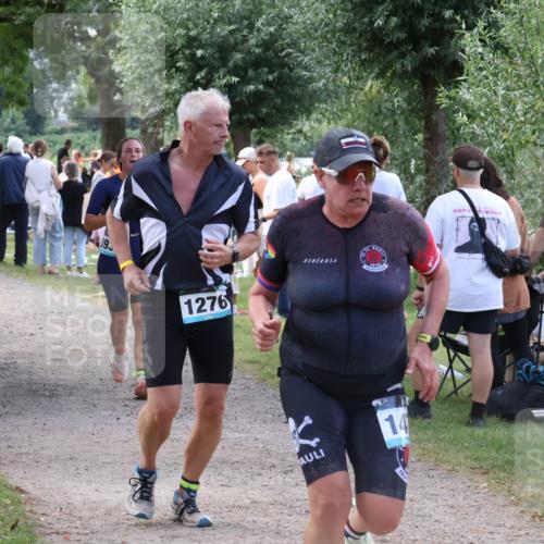 31.08.2025 - Elbe Triathlon Hamburg Luisa Fischer http://msf.ph/oto/8671527 31.08.2025 11:57:42 Laufen 393, 1276, 14 meine-sportfotos.de