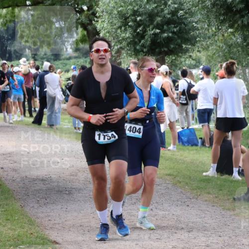 31.08.2025 - Elbe Triathlon Hamburg Luisa Fischer http://msf.ph/oto/8671564 31.08.2025 11:58:05 Laufen 1576, 1754, 404 meine-sportfotos.de