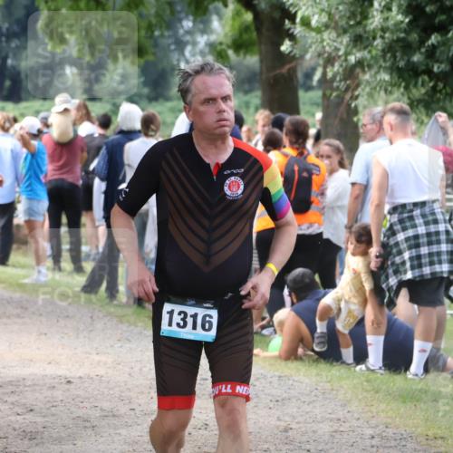 31.08.2025 - Elbe Triathlon Hamburg Luisa Fischer http://msf.ph/oto/8671599 31.08.2025 11:58:15 Laufen 1333, 1316 meine-sportfotos.de