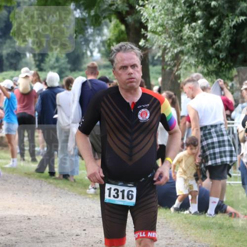 31.08.2025 - Elbe Triathlon Hamburg Luisa Fischer http://msf.ph/oto/8671604 31.08.2025 11:58:16 Laufen 1333, 1316 meine-sportfotos.de