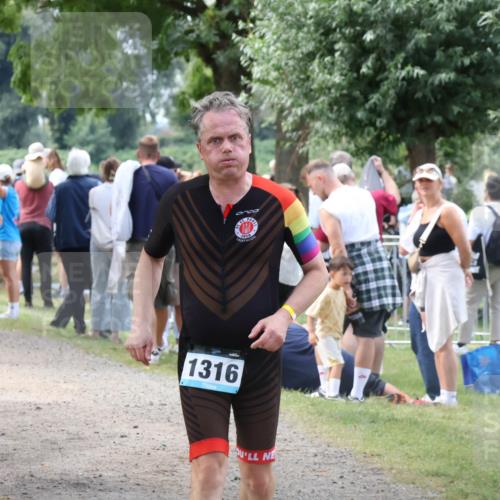 31.08.2025 - Elbe Triathlon Hamburg Luisa Fischer http://msf.ph/oto/8671606 31.08.2025 11:58:16 Laufen 1333, 1910, 1316 meine-sportfotos.de