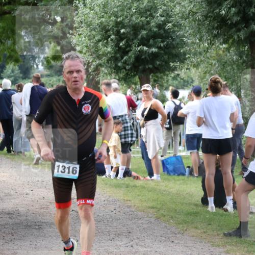31.08.2025 - Elbe Triathlon Hamburg Luisa Fischer http://msf.ph/oto/8671608 31.08.2025 11:58:17 Laufen 1333, 1316 meine-sportfotos.de