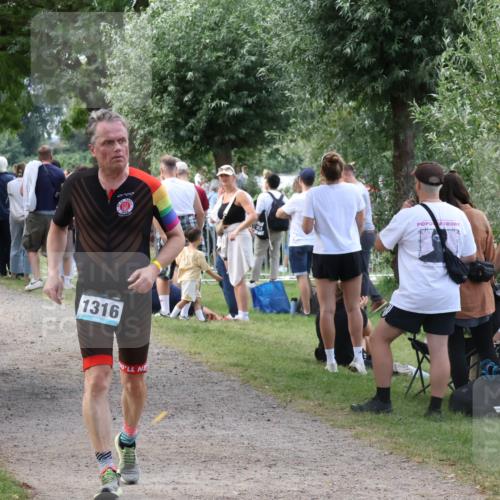 31.08.2025 - Elbe Triathlon Hamburg Luisa Fischer http://msf.ph/oto/8671610 31.08.2025 11:58:17 Laufen 1392, 1333, 1316 meine-sportfotos.de