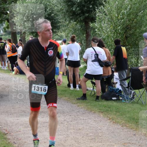 31.08.2025 - Elbe Triathlon Hamburg Luisa Fischer http://msf.ph/oto/8671623 31.08.2025 11:58:19 Laufen 1333, 88, 1316 meine-sportfotos.de