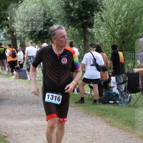 31.08.2025 - Elbe Triathlon Hamburg Luisa Fischer http://msf.ph/oto/8671625 31.08.2025 11:58:19 Laufen 1333, 1910, 1316 meine-sportfotos.de