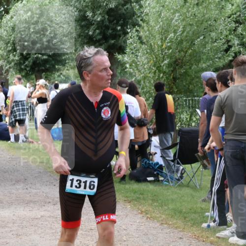31.08.2025 - Elbe Triathlon Hamburg Luisa Fischer http://msf.ph/oto/8671628 31.08.2025 11:58:19 Laufen 1316, 0161 meine-sportfotos.de