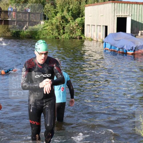 31.08.2025 - Elbe Triathlon Hamburg Luisa Fischer http://msf.ph/oto/8671679 31.08.2025 08:31:58 Schwimmen 182, 216 meine-sportfotos.de