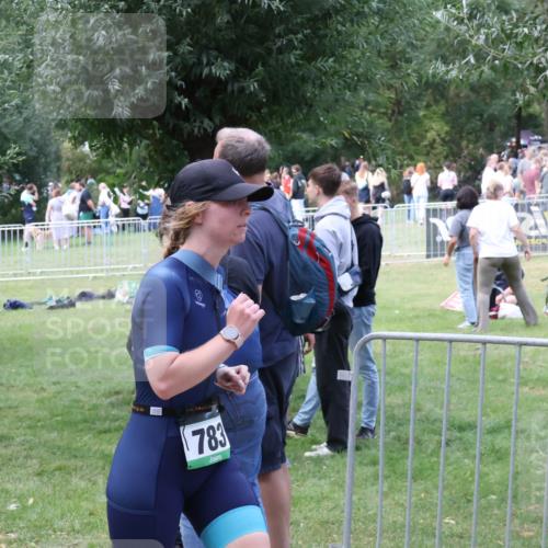 31.08.2025 - Elbe Triathlon Hamburg Luisa Fischer http://msf.ph/oto/8671700 31.08.2025 11:58:31 Laufen 783 meine-sportfotos.de