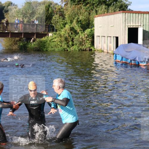 31.08.2025 - Elbe Triathlon Hamburg Luisa Fischer http://msf.ph/oto/8671704 31.08.2025 08:32:09 Schwimmen 166, 185 meine-sportfotos.de