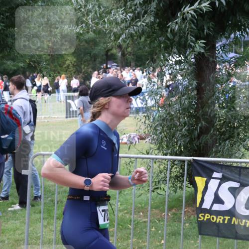 31.08.2025 - Elbe Triathlon Hamburg Luisa Fischer http://msf.ph/oto/8671705 31.08.2025 11:58:32 Laufen 78 meine-sportfotos.de