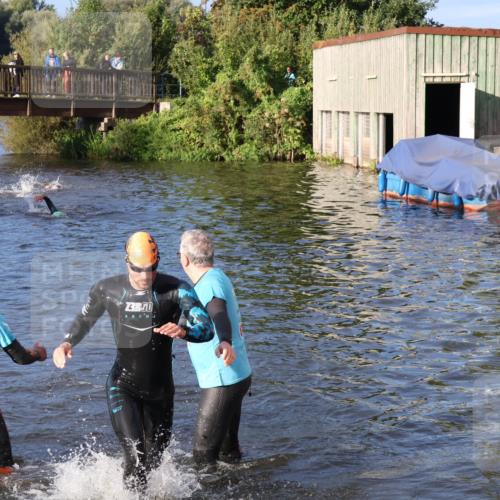 31.08.2025 - Elbe Triathlon Hamburg Luisa Fischer http://msf.ph/oto/8671709 31.08.2025 08:32:09 Schwimmen 166, 185 meine-sportfotos.de