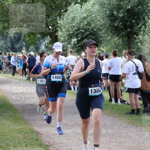 31.08.2025 - Elbe Triathlon Hamburg Luisa Fischer http://msf.ph/oto/8671710 31.08.2025 11:58:36 Laufen 1361, 1408, 1366 meine-sportfotos.de