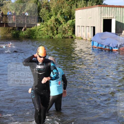 31.08.2025 - Elbe Triathlon Hamburg Luisa Fischer http://msf.ph/oto/8671713 31.08.2025 08:32:10 Schwimmen 166, 185 meine-sportfotos.de