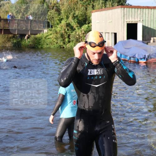 31.08.2025 - Elbe Triathlon Hamburg Luisa Fischer http://msf.ph/oto/8671726 31.08.2025 08:32:12 Schwimmen 166, 185 meine-sportfotos.de