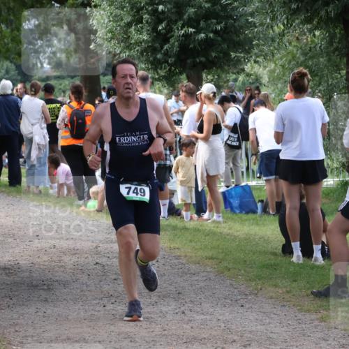 31.08.2025 - Elbe Triathlon Hamburg Luisa Fischer http://msf.ph/oto/8671748 31.08.2025 11:58:46 Laufen 702, 89, 749 meine-sportfotos.de