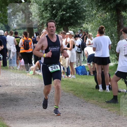 31.08.2025 - Elbe Triathlon Hamburg Luisa Fischer http://msf.ph/oto/8671750 31.08.2025 11:58:46 Laufen 782, 749 meine-sportfotos.de