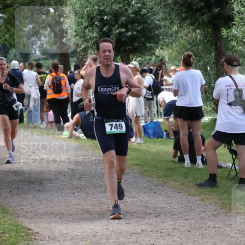 31.08.2025 - Elbe Triathlon Hamburg Luisa Fischer http://msf.ph/oto/8671752 31.08.2025 11:58:47 Laufen 702, 899, 749 meine-sportfotos.de
