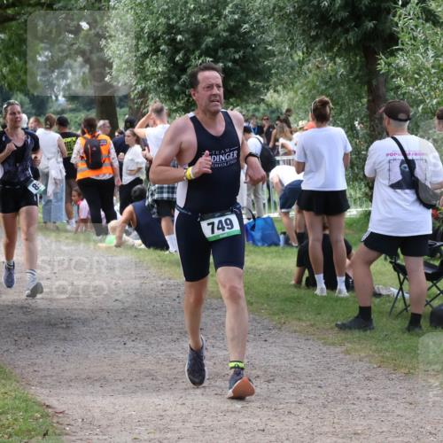 31.08.2025 - Elbe Triathlon Hamburg Luisa Fischer http://msf.ph/oto/8671755 31.08.2025 11:58:47 Laufen 782, 749 meine-sportfotos.de