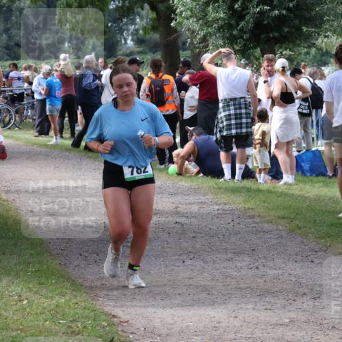 31.08.2025 - Elbe Triathlon Hamburg Luisa Fischer http://msf.ph/oto/8671777 31.08.2025 11:58:54 Laufen 782 meine-sportfotos.de