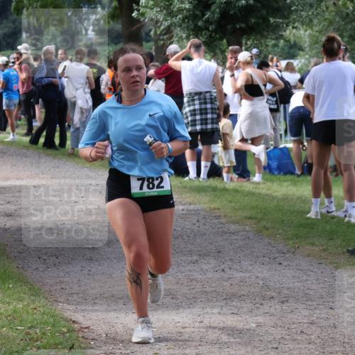 31.08.2025 - Elbe Triathlon Hamburg Luisa Fischer http://msf.ph/oto/8671789 31.08.2025 11:58:55 Laufen 782 meine-sportfotos.de