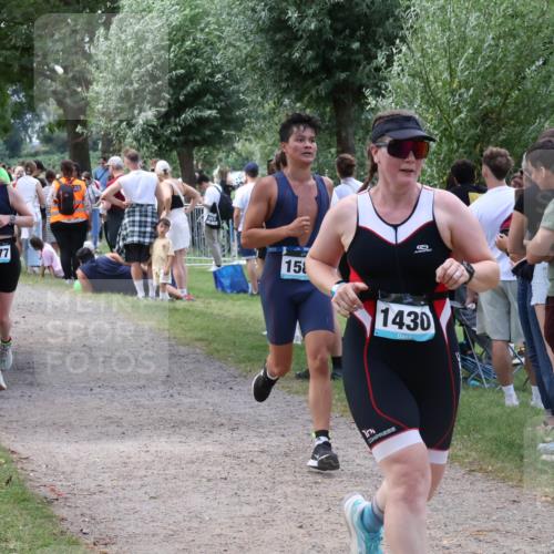 31.08.2025 - Elbe Triathlon Hamburg Luisa Fischer http://msf.ph/oto/8671800 31.08.2025 11:59:22 Laufen 1377, 15, 1430 meine-sportfotos.de