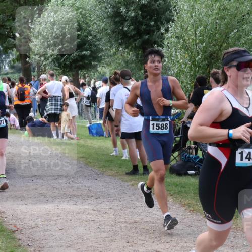 31.08.2025 - Elbe Triathlon Hamburg Luisa Fischer http://msf.ph/oto/8671803 31.08.2025 11:59:22 Laufen 1377, 1588, 143 meine-sportfotos.de