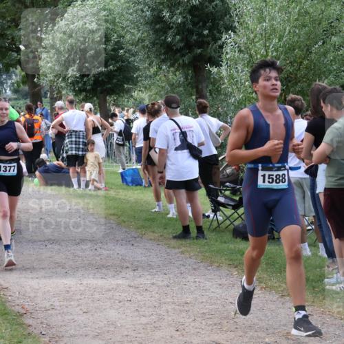 31.08.2025 - Elbe Triathlon Hamburg Luisa Fischer http://msf.ph/oto/8671805 31.08.2025 11:59:22 Laufen 1377, 1588, 1 meine-sportfotos.de