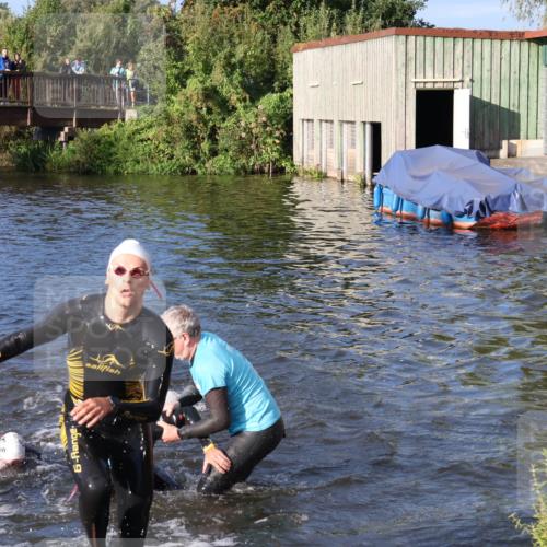 31.08.2025 - Elbe Triathlon Hamburg Luisa Fischer http://msf.ph/oto/8671834 31.08.2025 08:32:40 Schwimmen 181, 215, 231, 234, 237 meine-sportfotos.de