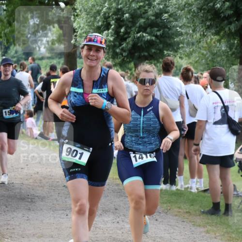 31.08.2025 - Elbe Triathlon Hamburg Luisa Fischer http://msf.ph/oto/8671839 31.08.2025 12:00:17 Laufen 1324, 150, 3, 2, 901, 3, 1416 meine-sportfotos.de
