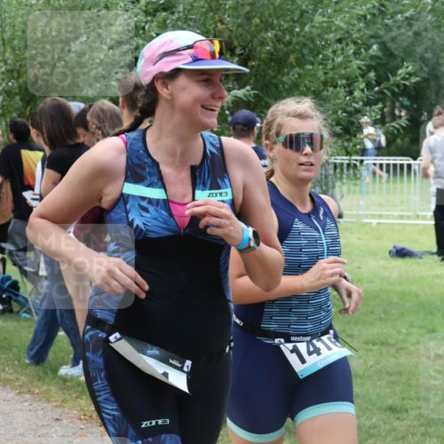 31.08.2025 - Elbe Triathlon Hamburg Luisa Fischer http://msf.ph/oto/8671856 31.08.2025 12:00:19 Laufen 3, 3, 141, 5 meine-sportfotos.de