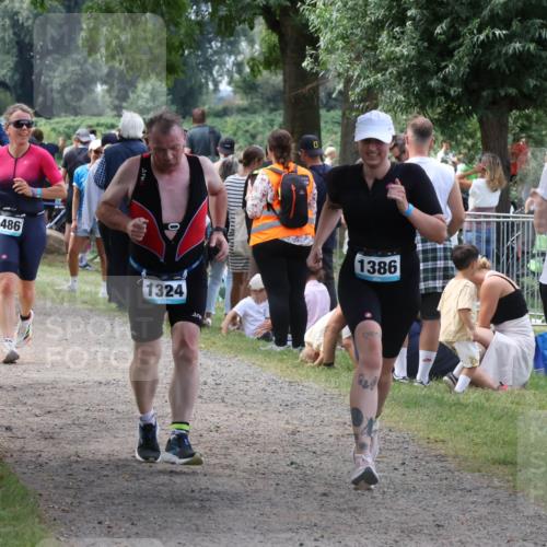31.08.2025 - Elbe Triathlon Hamburg Luisa Fischer http://msf.ph/oto/8671870 31.08.2025 12:00:23 Laufen 1486, 0, 1386, 1324, 03985 meine-sportfotos.de