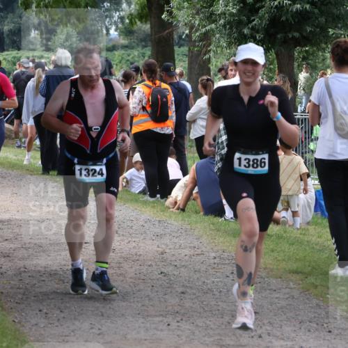 31.08.2025 - Elbe Triathlon Hamburg Luisa Fischer http://msf.ph/oto/8671879 31.08.2025 12:00:23 Laufen 1486, 1324, 1386 meine-sportfotos.de