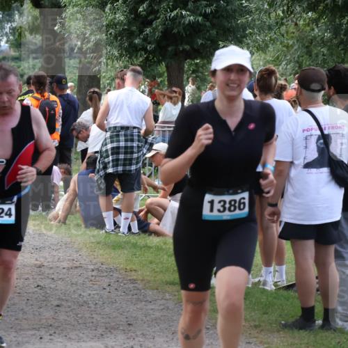 31.08.2025 - Elbe Triathlon Hamburg Luisa Fischer http://msf.ph/oto/8671886 31.08.2025 12:00:24 Laufen 1324, 1386 meine-sportfotos.de