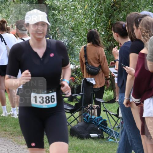 31.08.2025 - Elbe Triathlon Hamburg Luisa Fischer http://msf.ph/oto/8671893 31.08.2025 12:00:25 Laufen 1386 meine-sportfotos.de