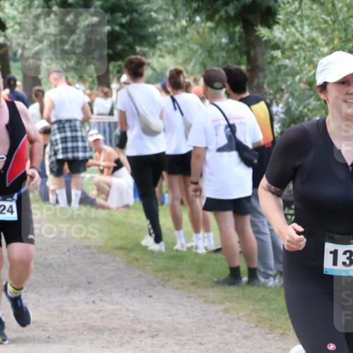 31.08.2025 - Elbe Triathlon Hamburg Luisa Fischer http://msf.ph/oto/8671897 31.08.2025 12:00:25 Laufen 1324, 1386 meine-sportfotos.de