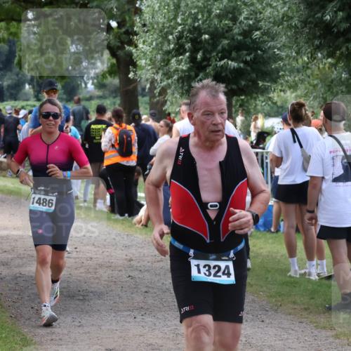 31.08.2025 - Elbe Triathlon Hamburg Luisa Fischer http://msf.ph/oto/8671904 31.08.2025 12:00:27 Laufen 1486, 1324 meine-sportfotos.de