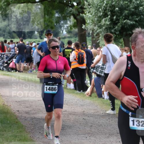 31.08.2025 - Elbe Triathlon Hamburg Luisa Fischer http://msf.ph/oto/8671908 31.08.2025 12:00:27 Laufen 1486, 1324 meine-sportfotos.de