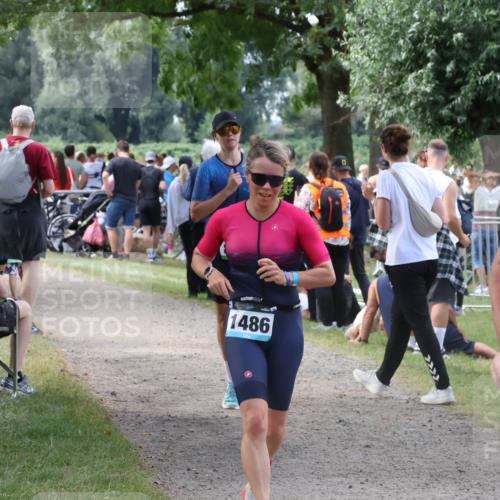 31.08.2025 - Elbe Triathlon Hamburg Luisa Fischer http://msf.ph/oto/8671910 31.08.2025 12:00:27 Laufen 1486, 132 meine-sportfotos.de