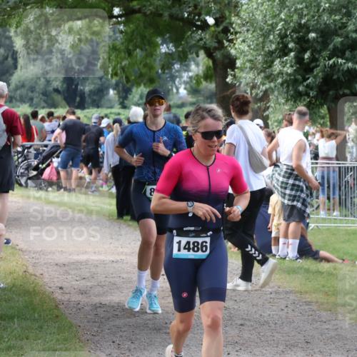 31.08.2025 - Elbe Triathlon Hamburg Luisa Fischer http://msf.ph/oto/8671912 31.08.2025 12:00:28 Laufen 8, 1486 meine-sportfotos.de