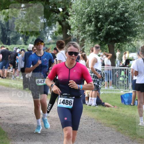 31.08.2025 - Elbe Triathlon Hamburg Luisa Fischer http://msf.ph/oto/8671914 31.08.2025 12:00:28 Laufen 842, 1486 meine-sportfotos.de